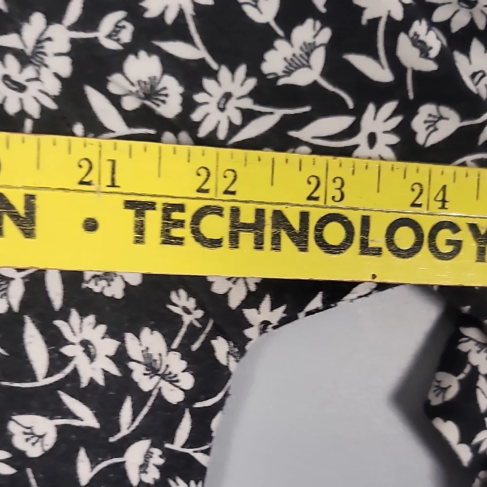 Old Navy Relaxed Black and White 3/4 Sleeve Dress - Picture 6 of 7